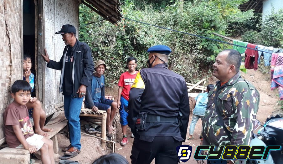 Bakti Sat Brimob Polda Jabar Bagikan Sembako Dalam Rangka Hari Bhayangkara Ke 74